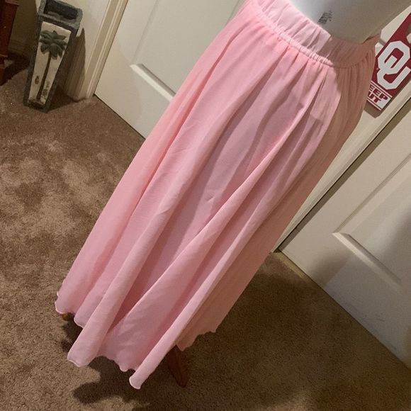 Fashion concept party pink skirt maxi - Picture 4 of 11